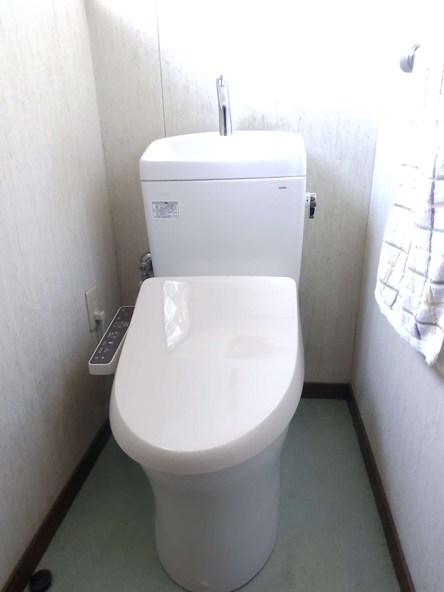 【塩釜　水道】福島県　いわき市　トイレの水が止まらない　トイレ卸値　特価　激安　価格で交換致しました